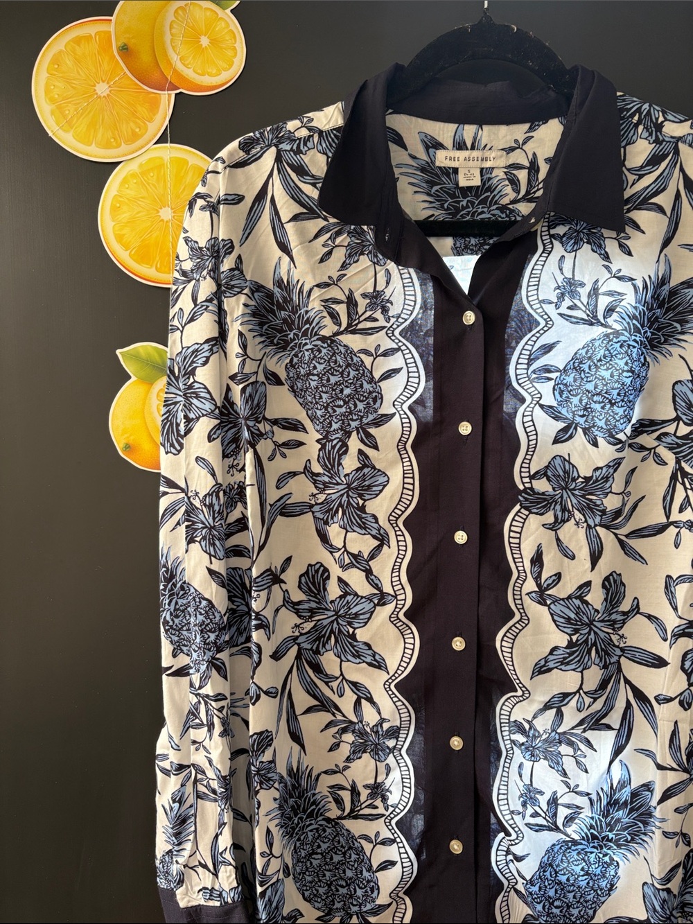 Free Assembly White & Navy Pineapple Print Button-Up Shirt NWT